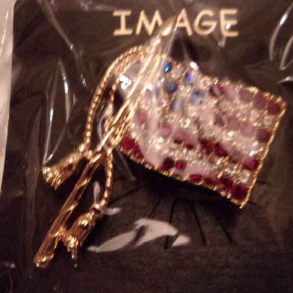 NWT AMERICAN FLAG BROOCH. TUB1-1 - Picture 3 of 3